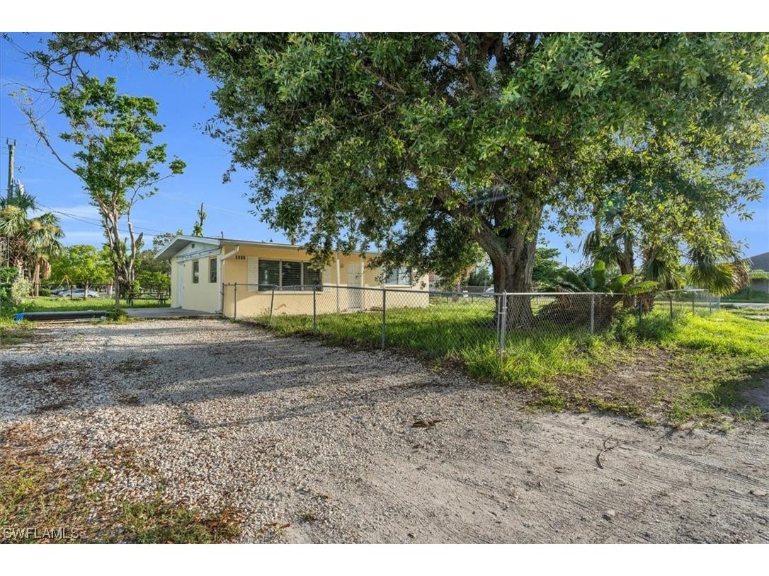 2600 Ashwood Street Fort Myers FL 33901 223057728 image1