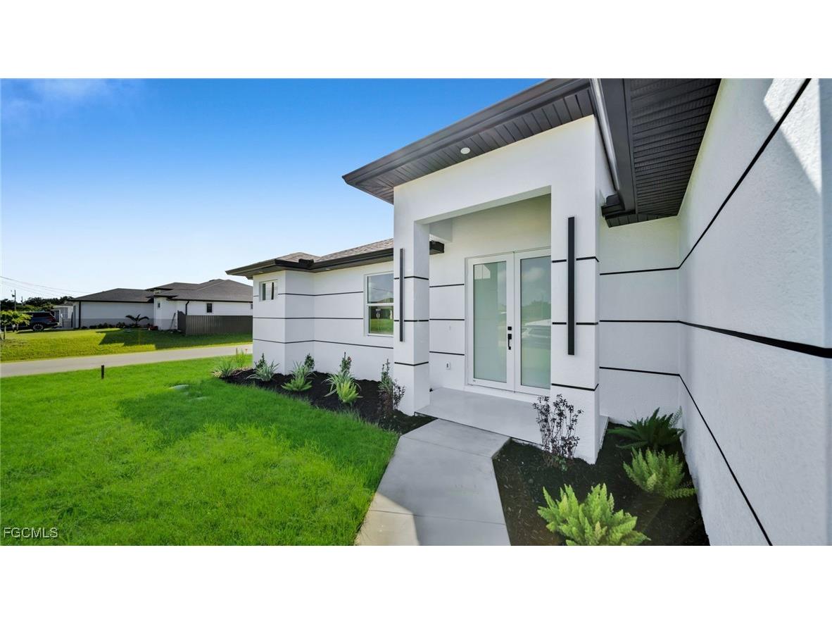 2601 44th Street SW Lehigh Acres FL 33976 2025017604 image1