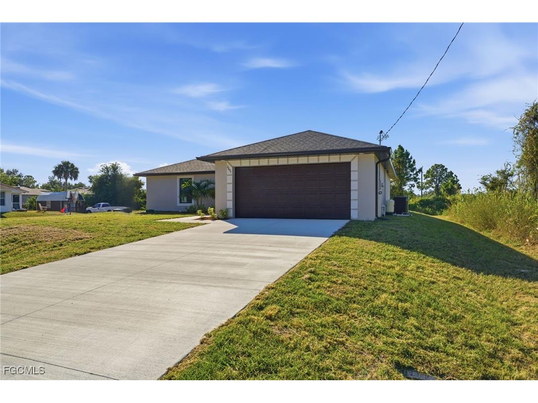 2601 48th Street W Lehigh Acres FL 33971 2025020283 image1