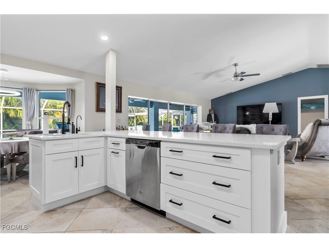 2601 SW 38th Terrace Cape Coral FL 33914 2025022733 image8