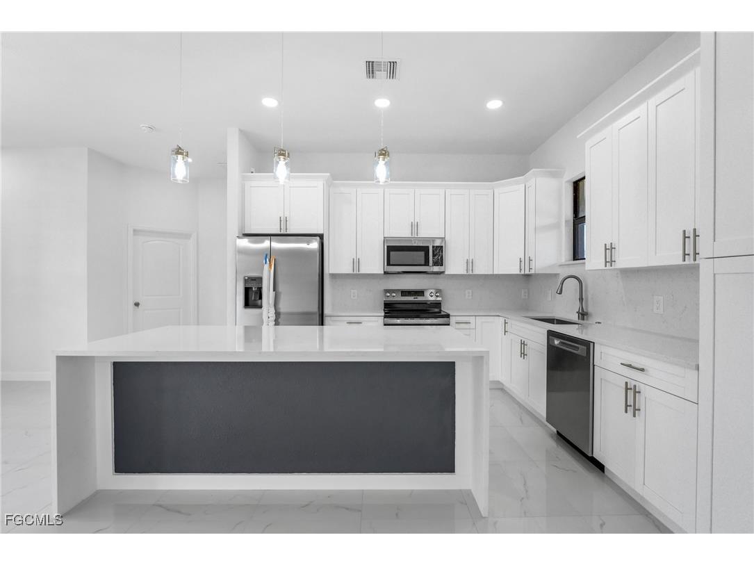 2602 73rd Street W Lehigh Acres FL 33971 2026004673 image6