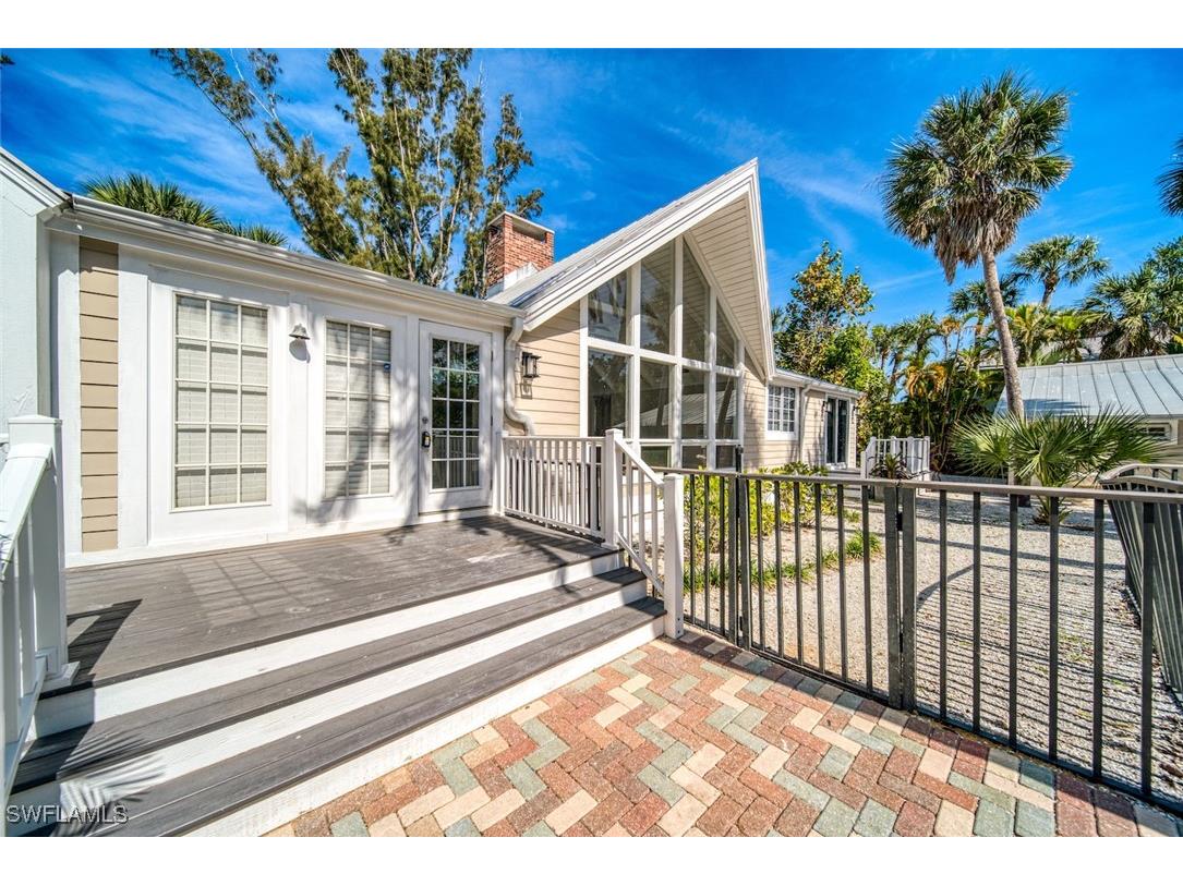 2604 Coconut Drive Sanibel FL 33957 224083028 image1