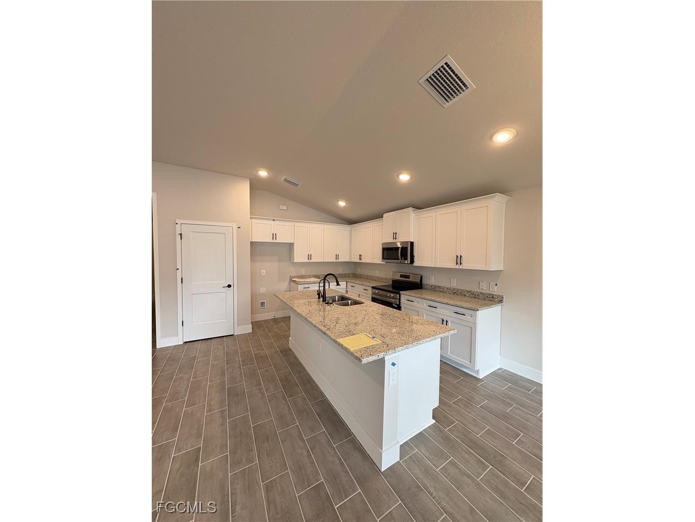 2605 NE 1st Place Cape Coral FL 33909 2025024647 image7