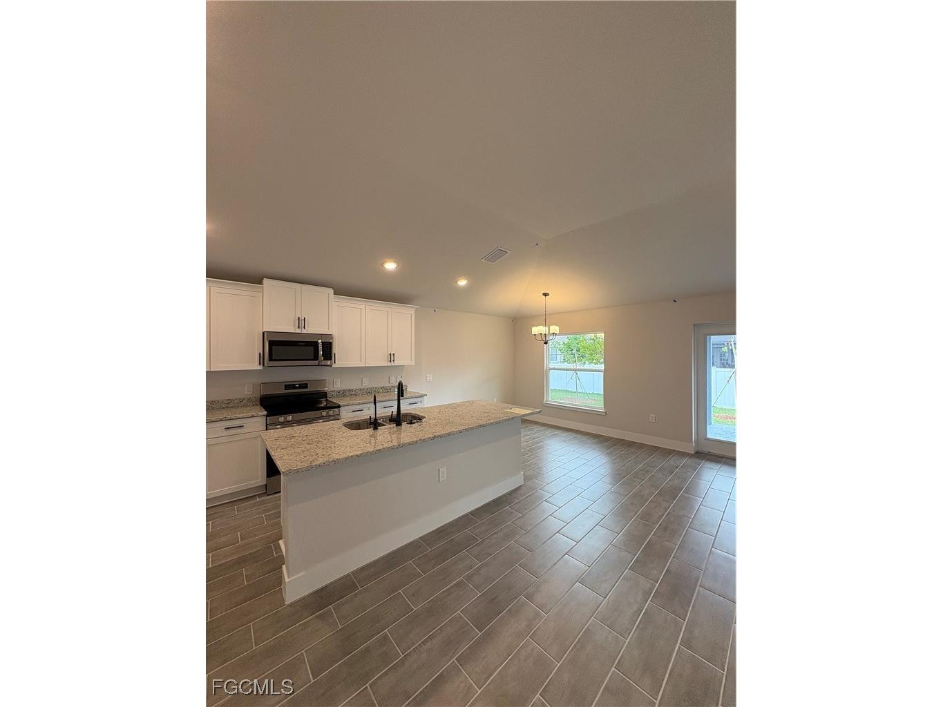 2605 NE 1st Place Cape Coral FL 33909 2025024647 image8