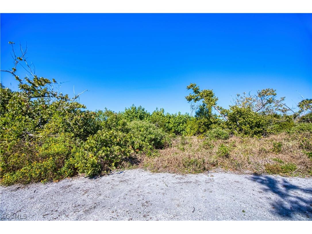 2605 W Gulf Drive Sanibel FL 33957 2026013291 image9