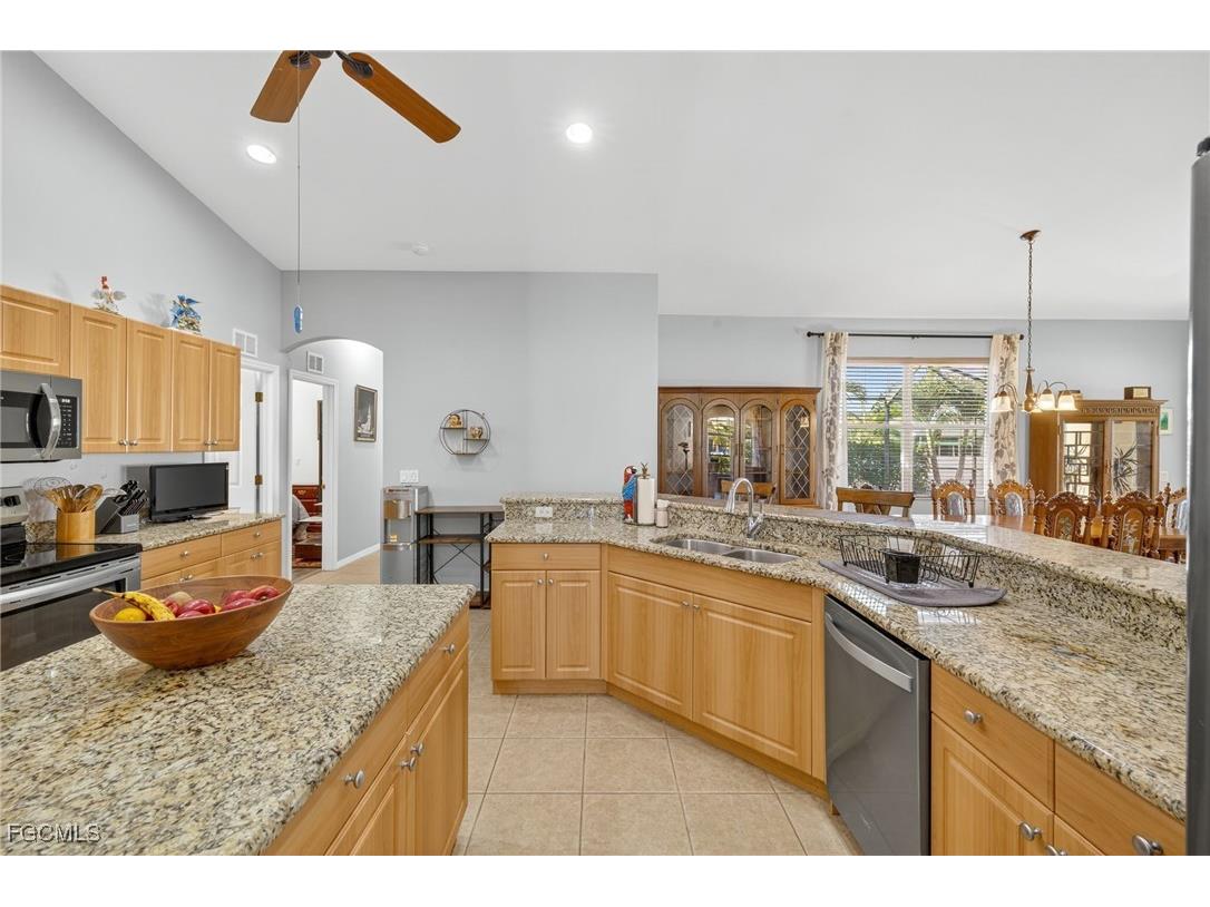 2606 Beach Parkway W Cape Coral FL 33914 2025011472 image13