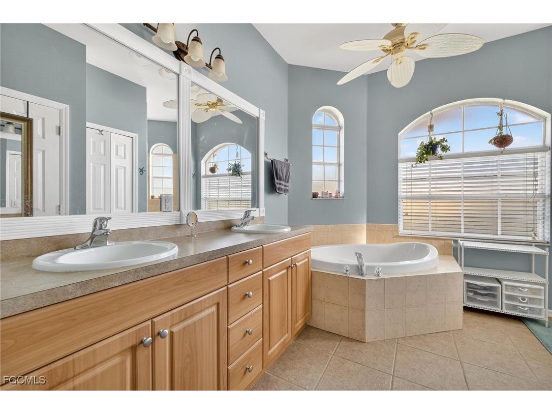 2606 Beach Parkway W Cape Coral FL 33914 2025011472 image21