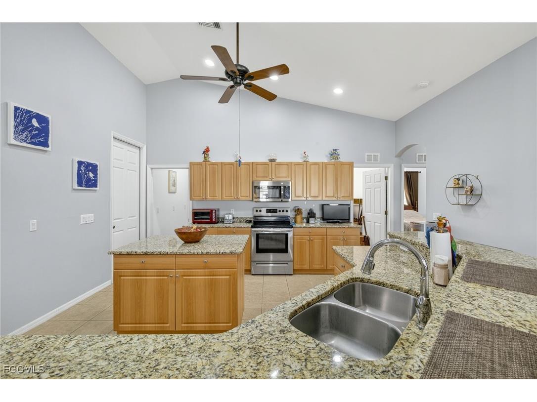 2606 Beach Parkway W Cape Coral FL 33914 2025011472 image9