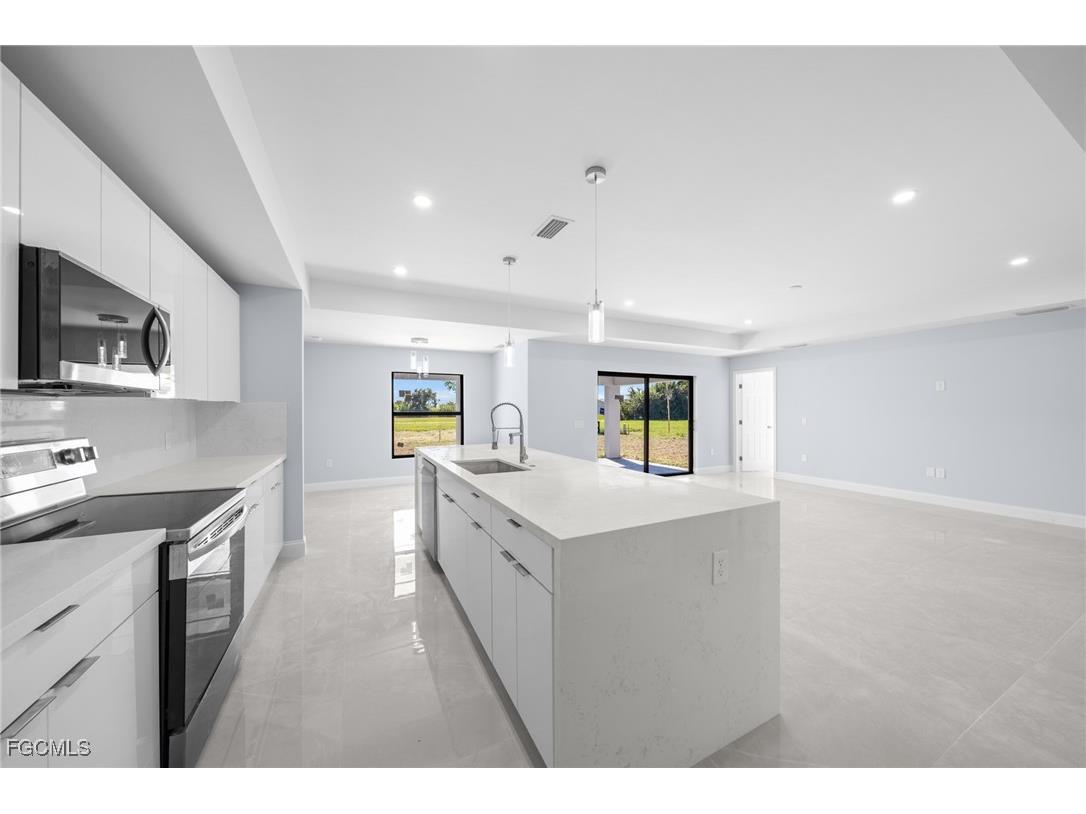 2606 NW 10th Terrace Cape Coral FL 33993 2025010512 image12