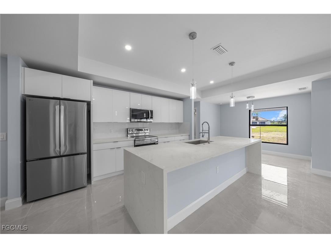 2606 NW 10th Terrace Cape Coral FL 33993 2025010512 image6