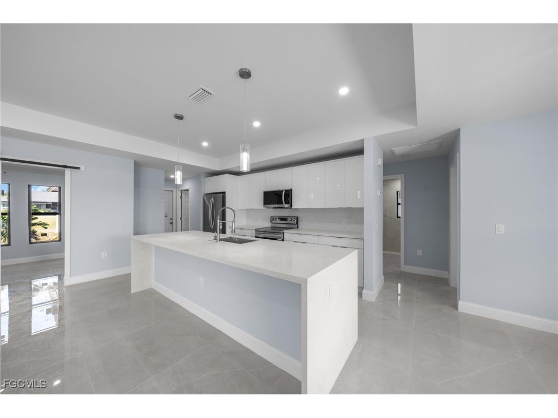 2606 NW 10th Terrace Cape Coral FL 33993 2025010512 image8