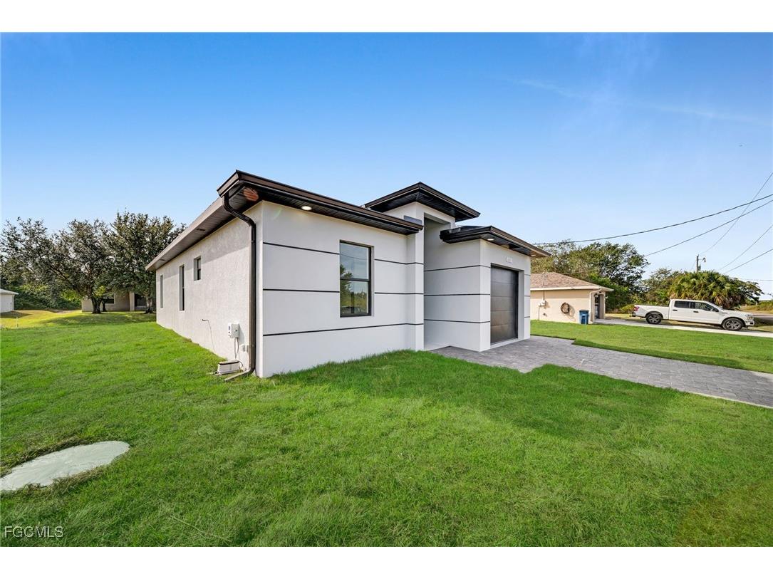 2607 57th Street W Lehigh Acres FL 33971 2025024107 image3