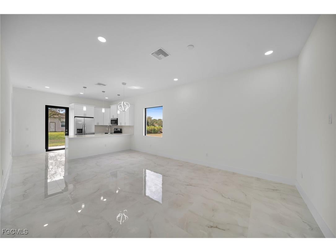 2607 57th Street W Lehigh Acres FL 33971 2025024107 image4