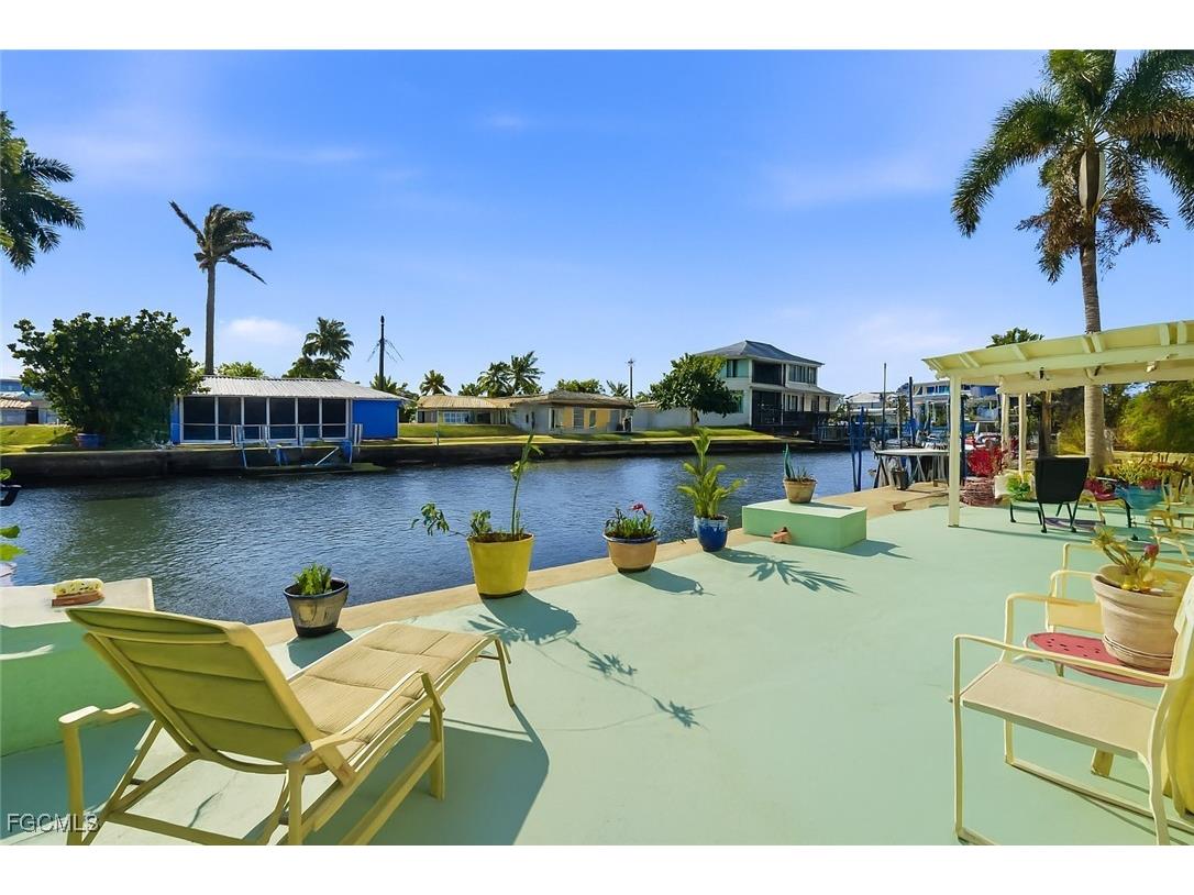 2607 Bayshore Drive Matlacha FL 33993 2025024786 image1