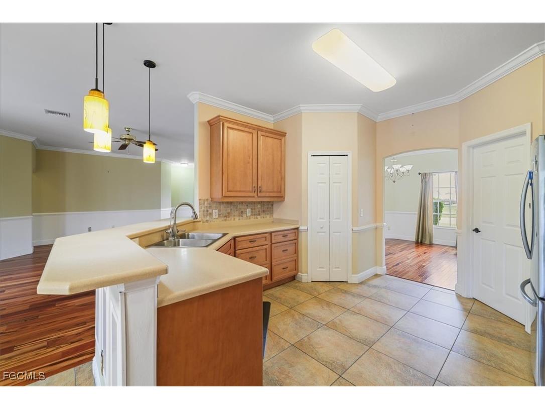 2607 Chiquita Boulevard S Cape Coral FL 33914 2025013630 image15