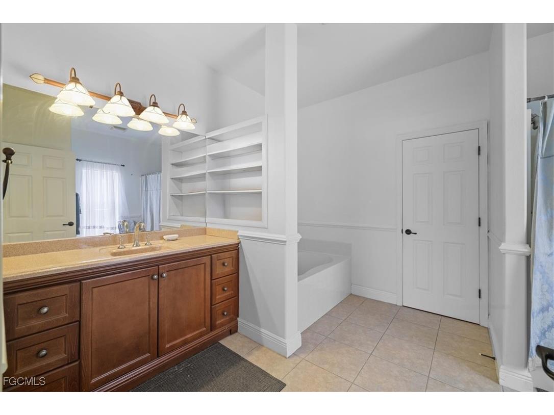 2607 Chiquita Boulevard S Cape Coral FL 33914 2025013630 image23