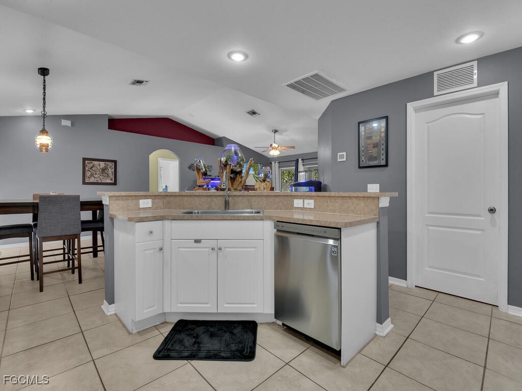 2609 NE 5th Avenue Cape Coral FL 33909 2026004599 image7