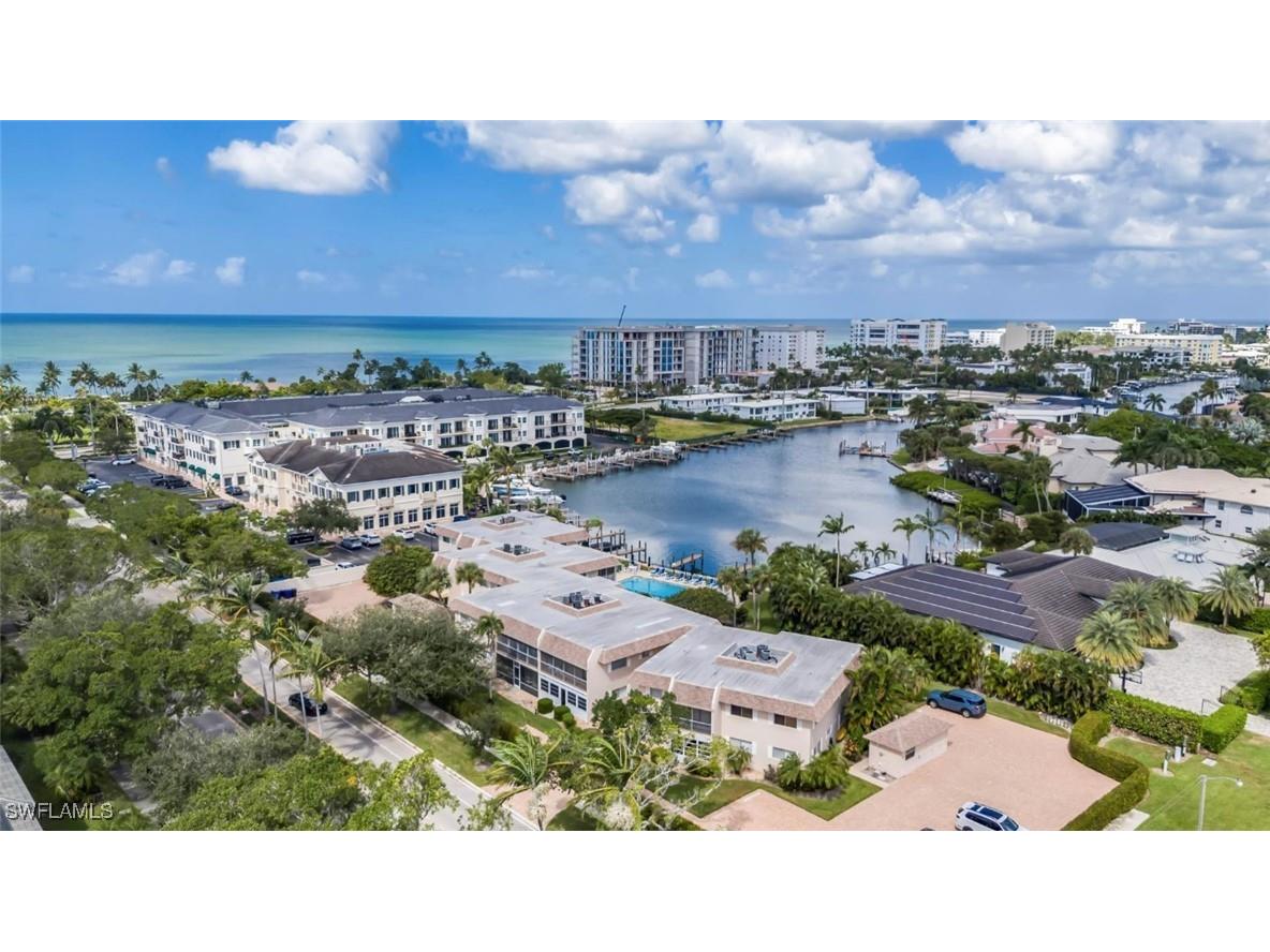 261 Banyan Boulevard #104 Naples FL 34102 225073848 image1
