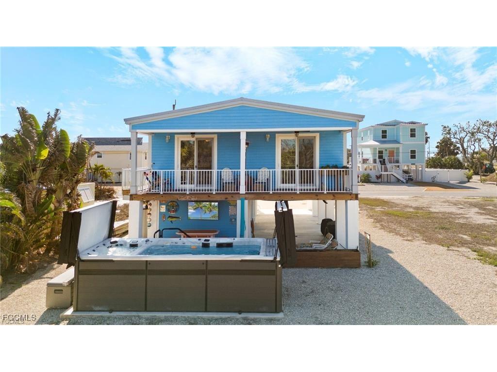261 Donora Boulevard Fort Myers Beach FL 33931 2025006574 image1