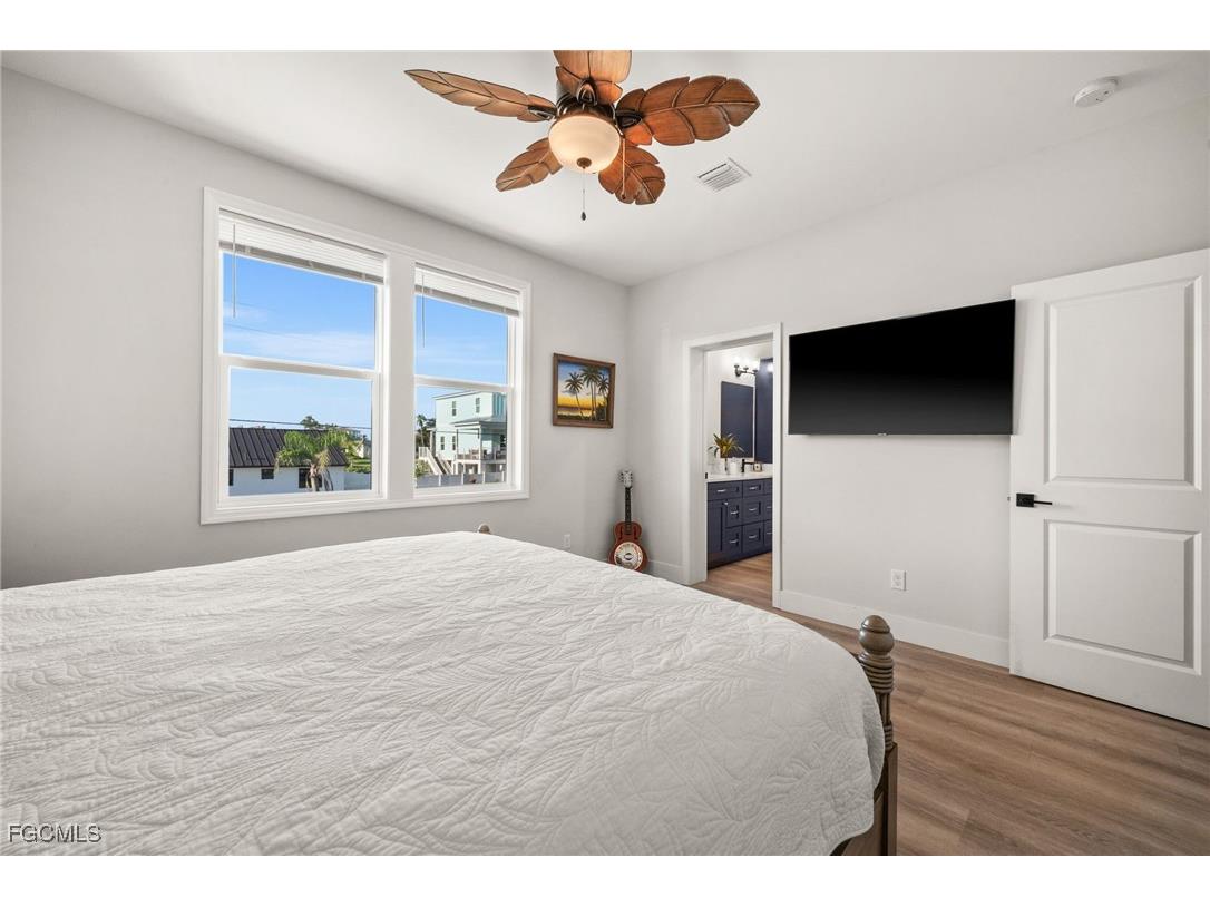 261 Donora Boulevard Fort Myers Beach FL 33931 2025006574 image13