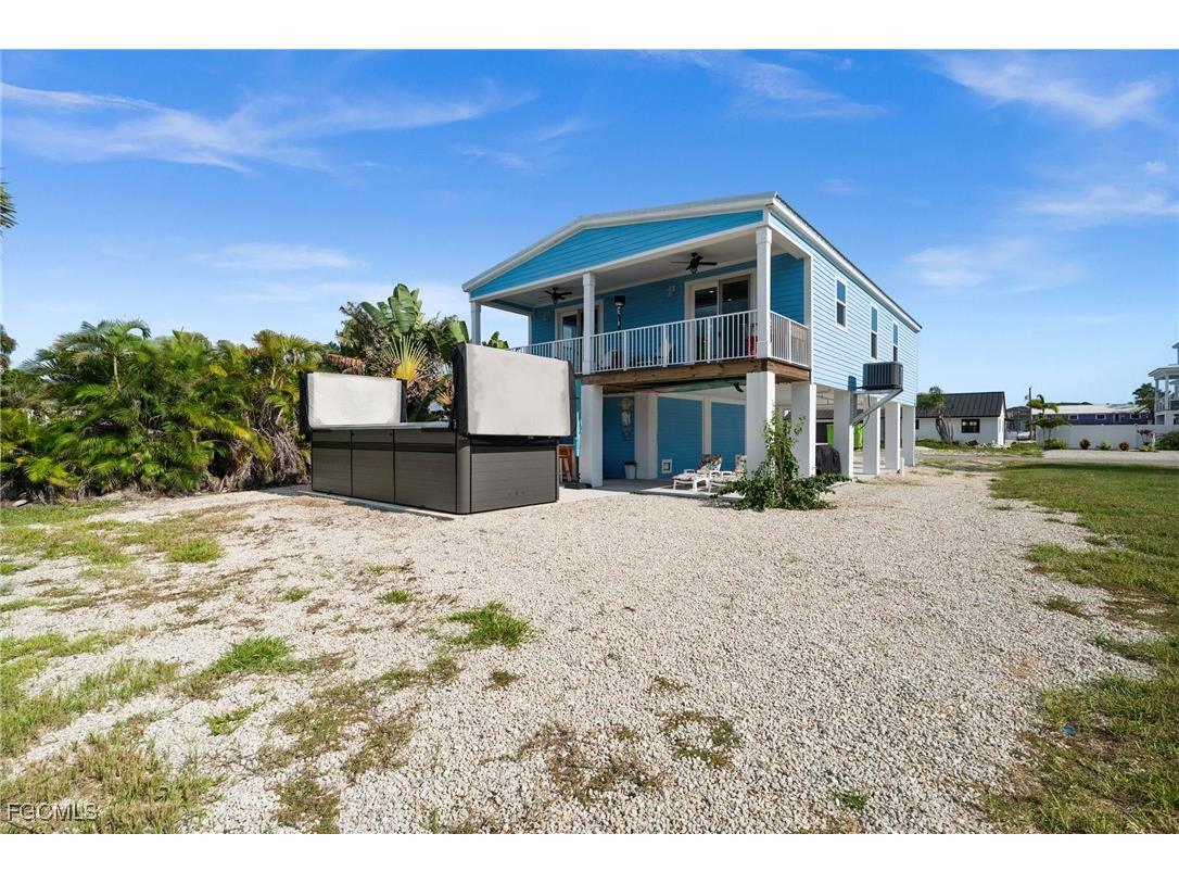 261 Donora Boulevard Fort Myers Beach FL 33931 2025006574 image2
