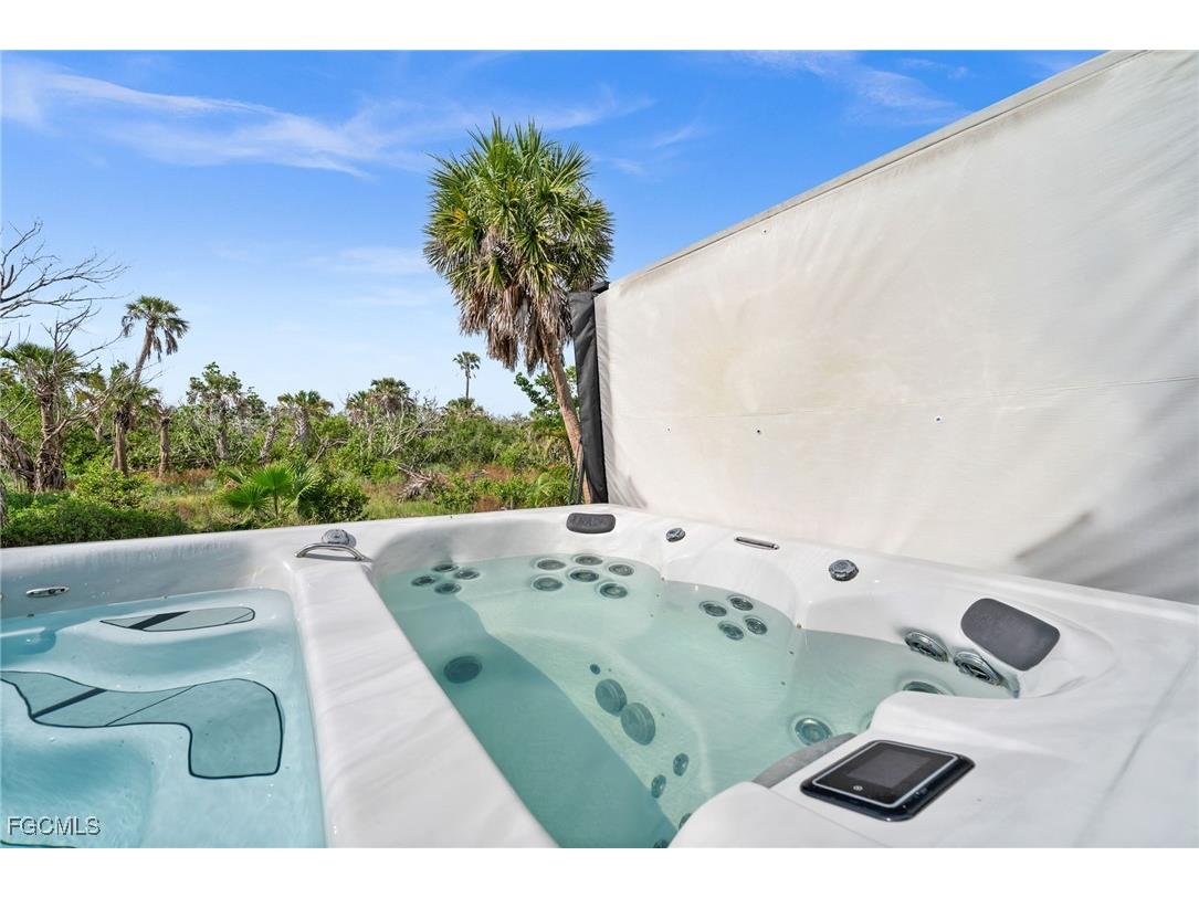 261 Donora Boulevard Fort Myers Beach FL 33931 2025006574 image23