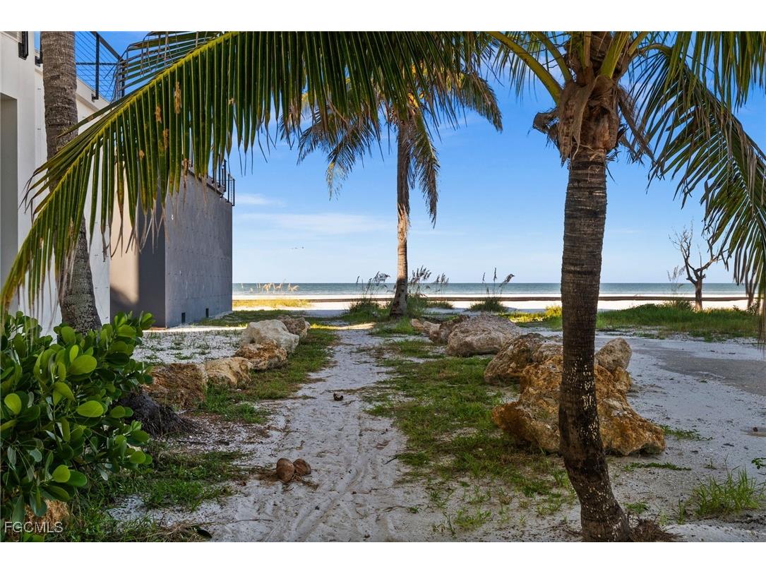 261 Donora Boulevard Fort Myers Beach FL 33931 2025006574 image33