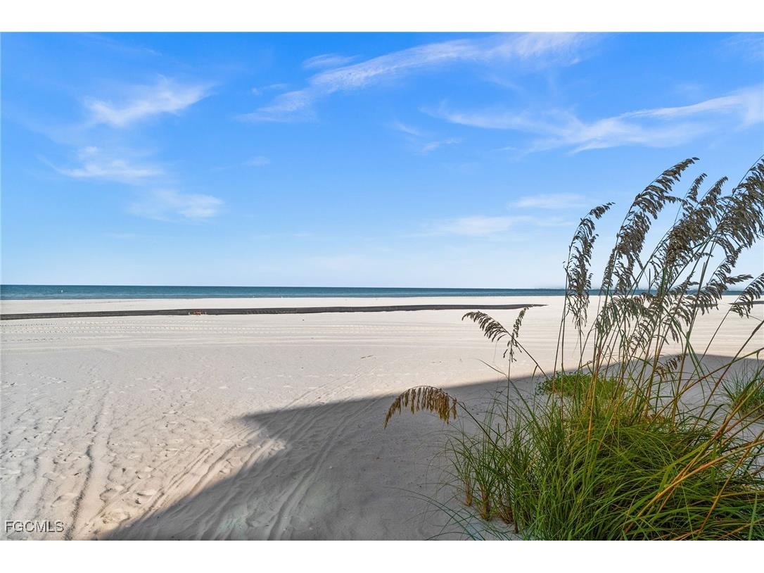 261 Donora Boulevard Fort Myers Beach FL 33931 2025006574 image34
