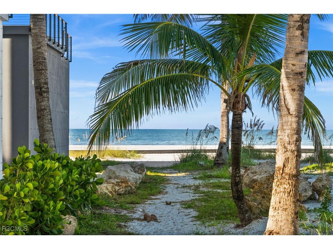 261 Donora Boulevard Fort Myers Beach FL 33931 2025006574 image35
