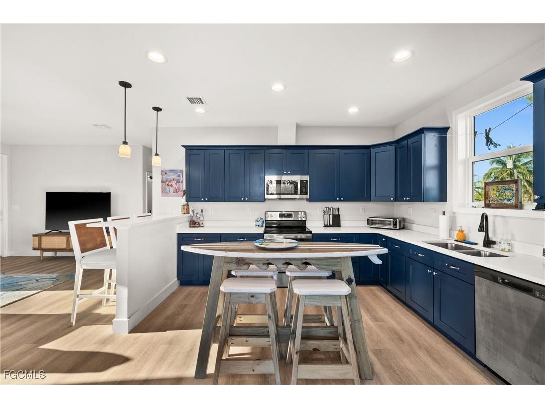 261 Donora Boulevard Fort Myers Beach FL 33931 2025006574 image6