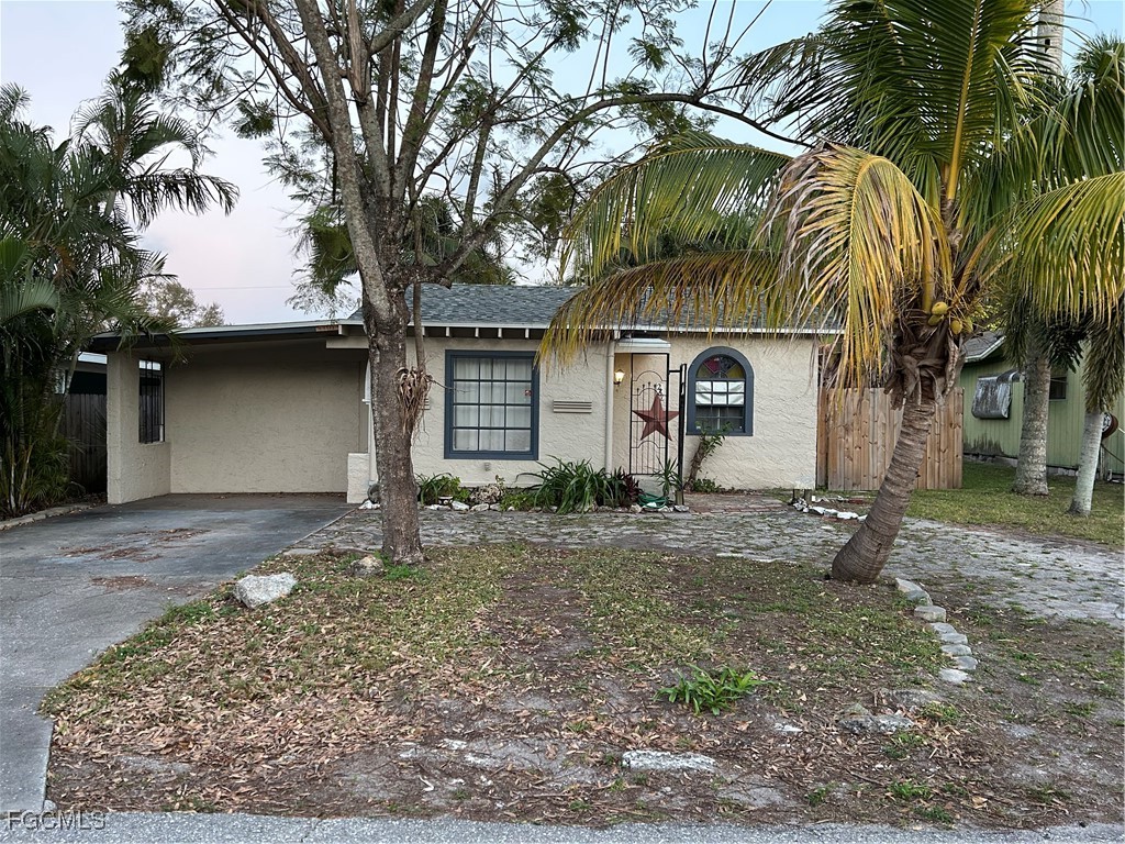 261 Kingston Drive Fort Myers FL 33905 2025011655 image1