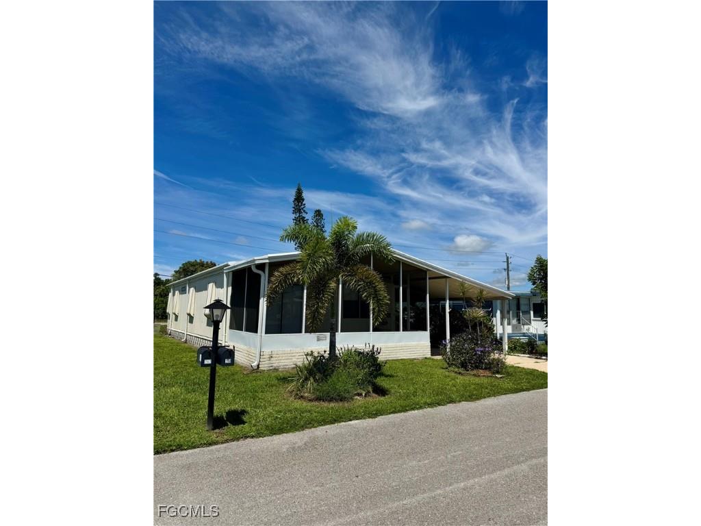 261 Poinsettia Drive Fort Myers FL 33905 2025007694 image1