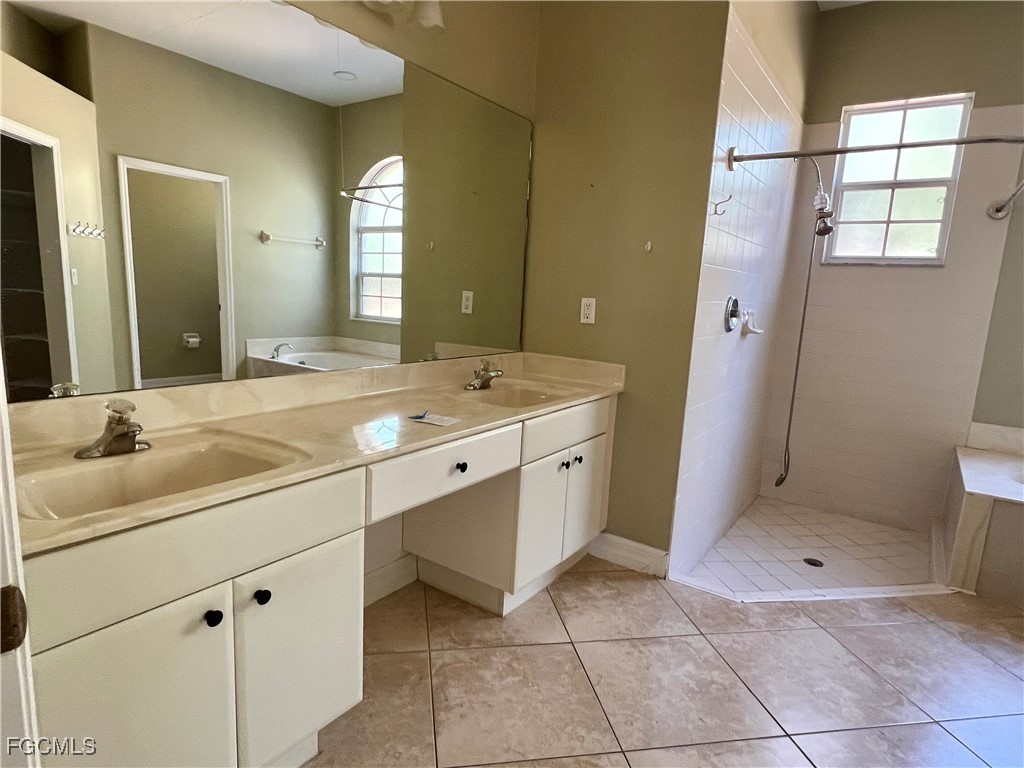 2610 52nd Avenue NE Naples FL 34120 2025023382 image8