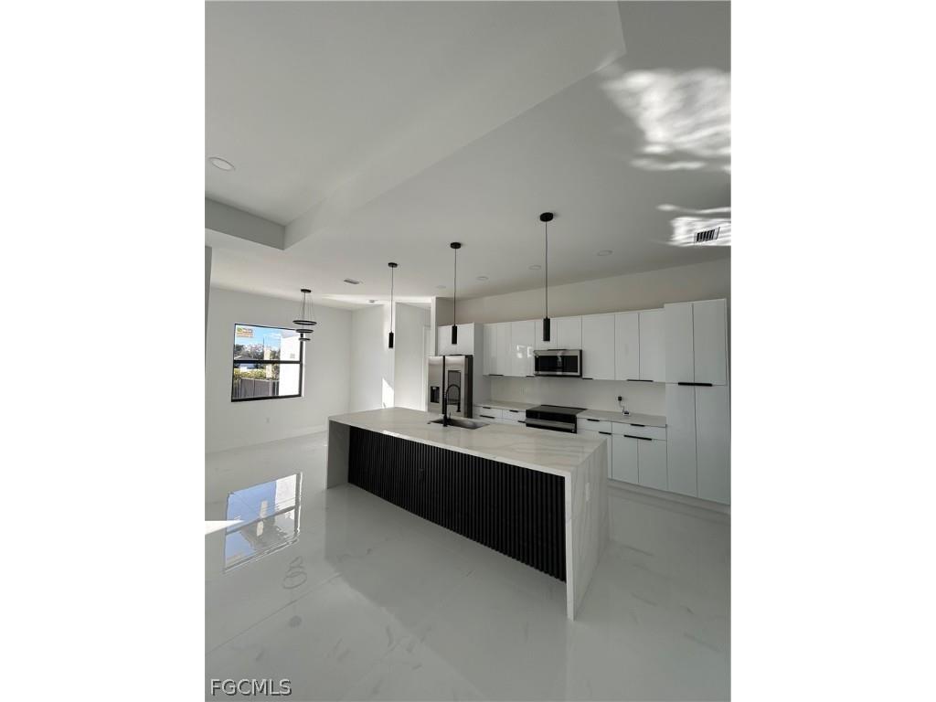 2610 NE 1st Place Cape Coral FL 33909 2025014619 image10
