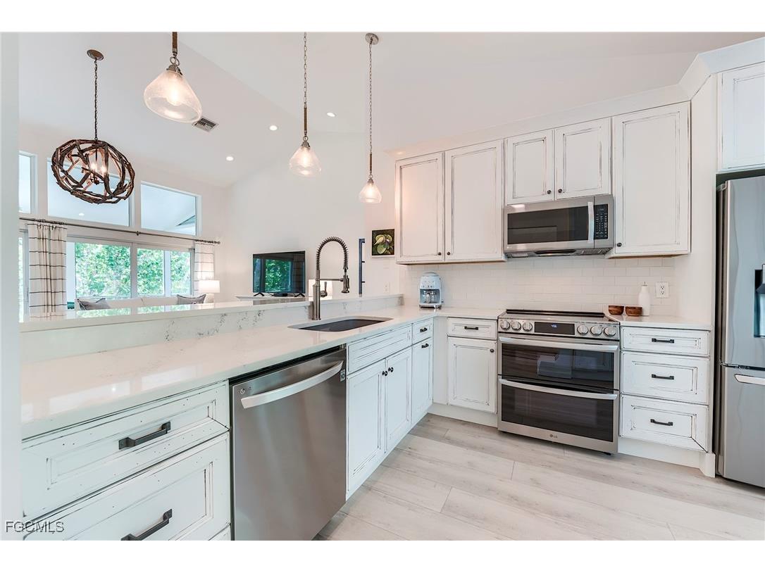 2612 Coconut Drive Sanibel FL 33957 2025013836 image12