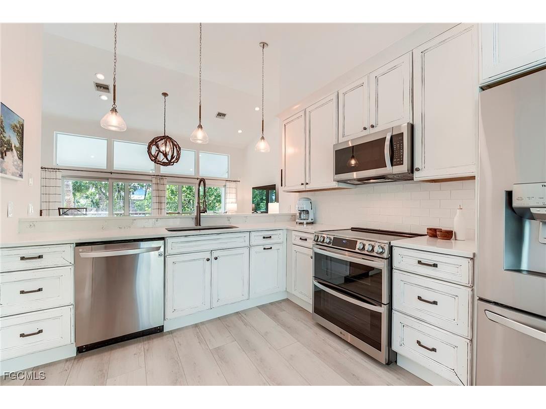 2612 Coconut Drive Sanibel FL 33957 2025013836 image13