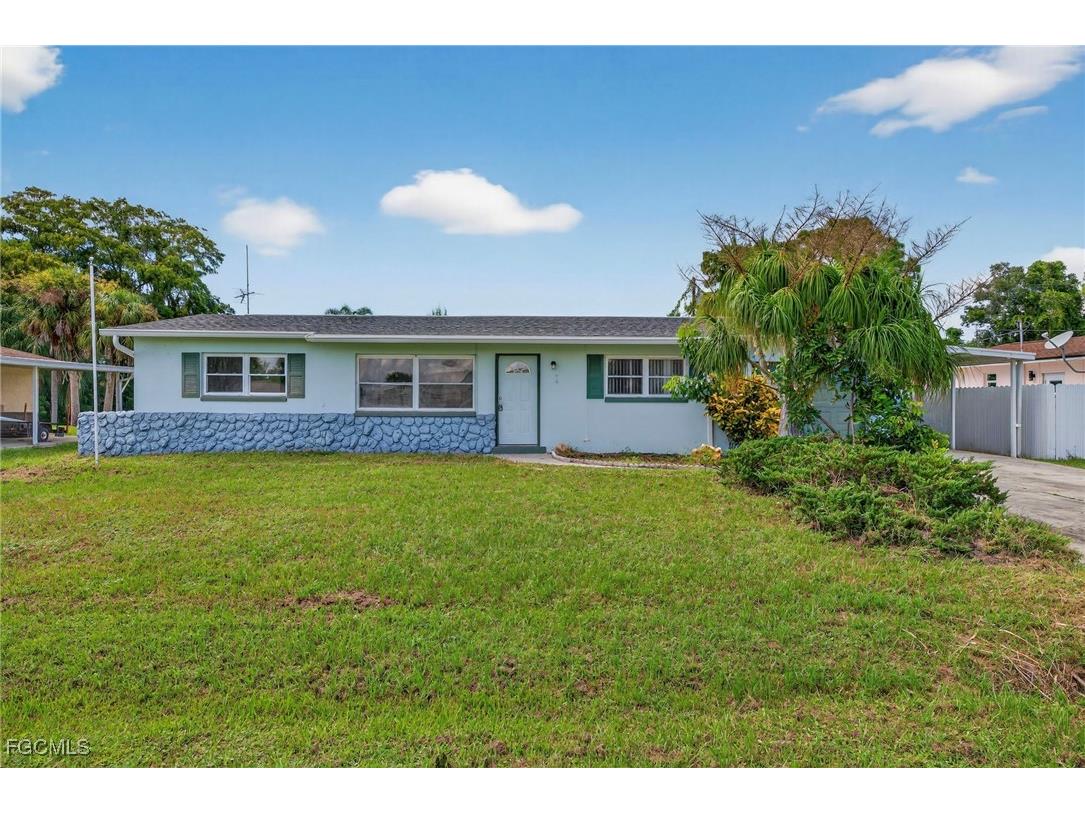 2613 Cartegena Avenue Fort Myers FL 33905 2025013947 image1