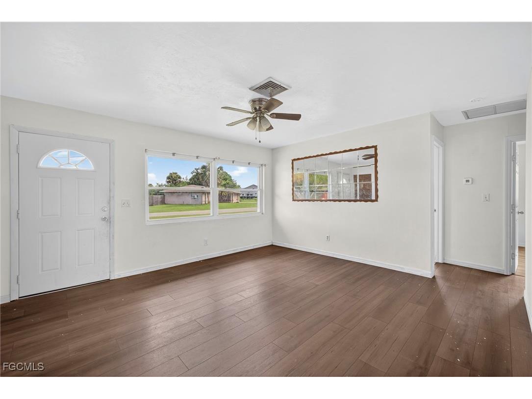 2613 Cartegena Avenue Fort Myers FL 33905 2025013947 image4