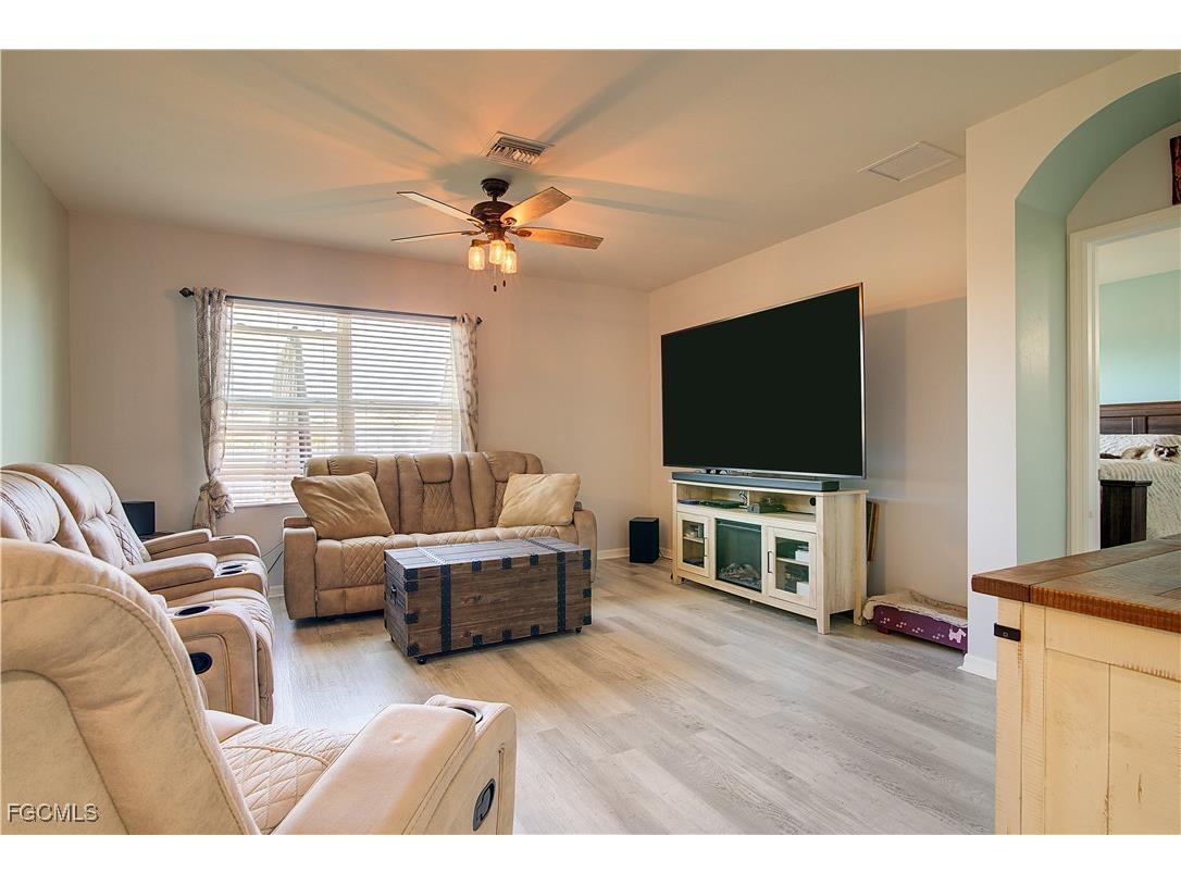 2613 Manzilla Lane Cape Coral FL 33909 2026002539 image10