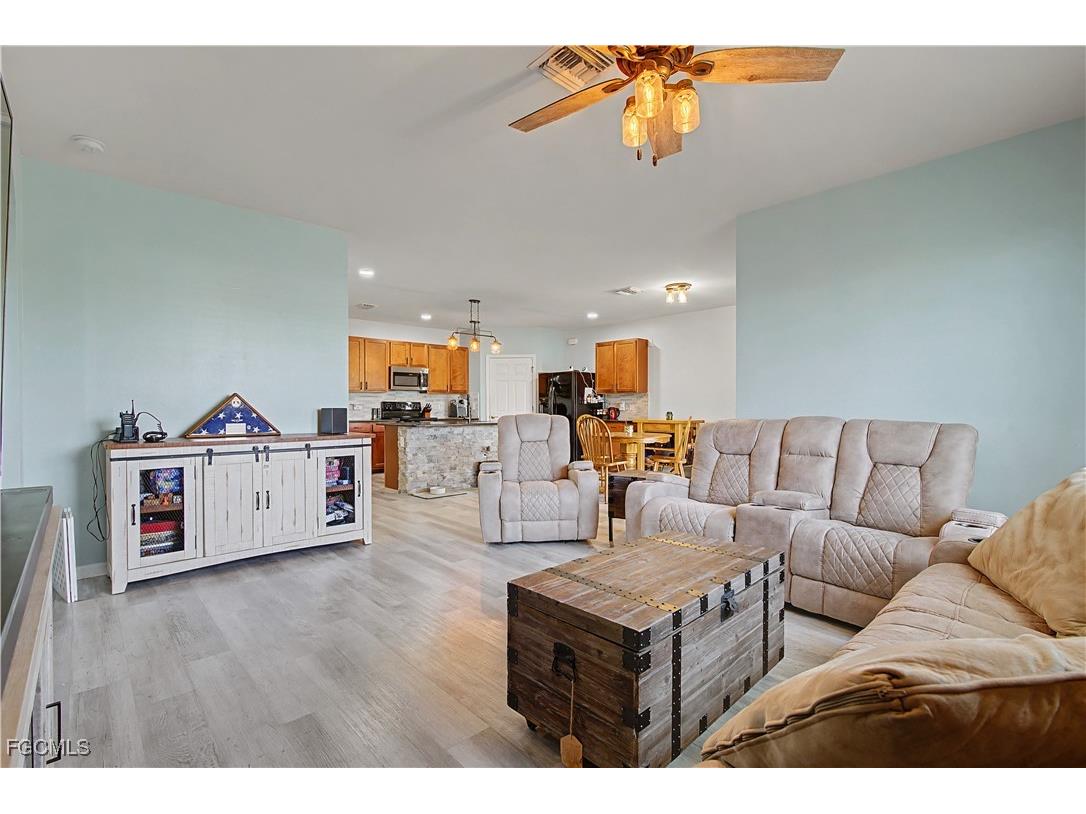2613 Manzilla Lane Cape Coral FL 33909 2026002539 image11