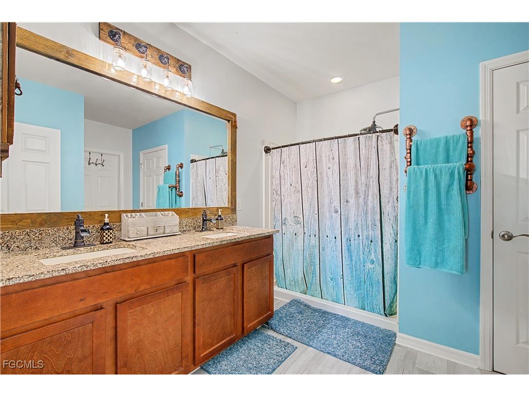 2613 Manzilla Lane Cape Coral FL 33909 2026002539 image16