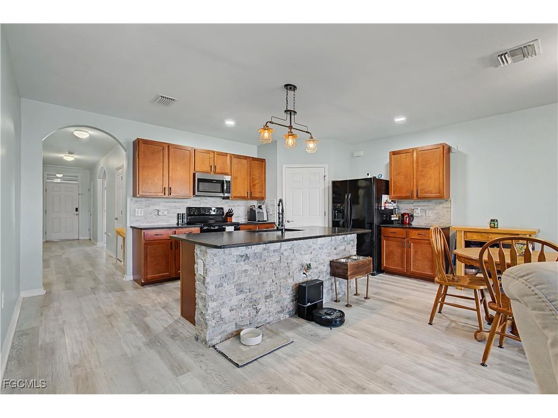 2613 Manzilla Lane Cape Coral FL 33909 2026002539 image4