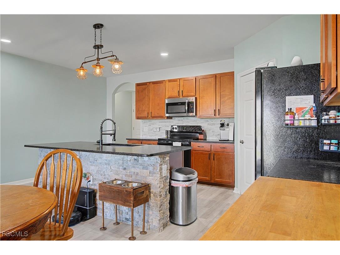 2613 Manzilla Lane Cape Coral FL 33909 2026002539 image5