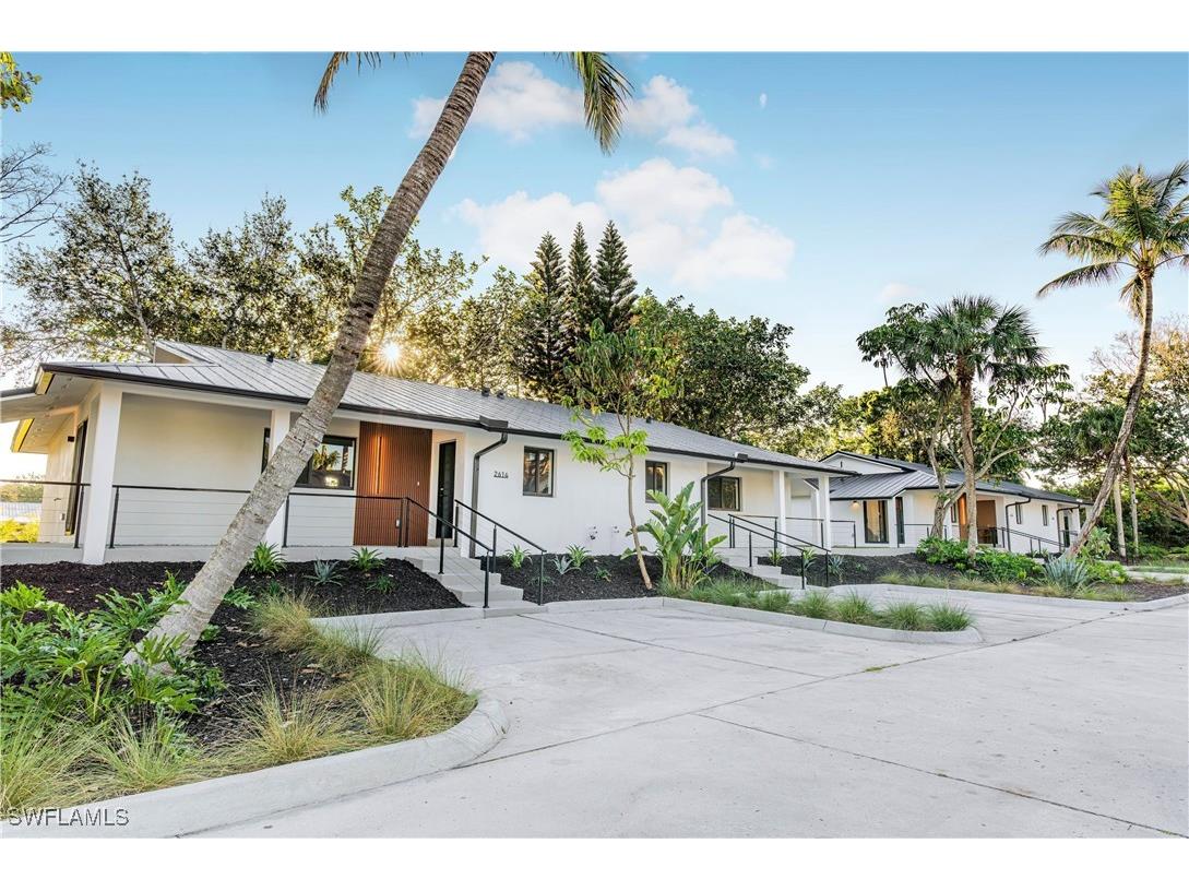 2616 Lakeview Drive Naples FL 34112 225072946 image1