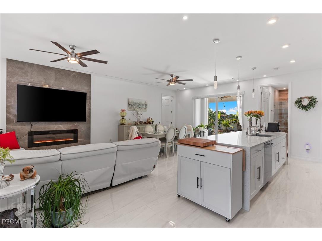 2617 42nd Street SW Lehigh Acres FL 33976 2025023671 image5