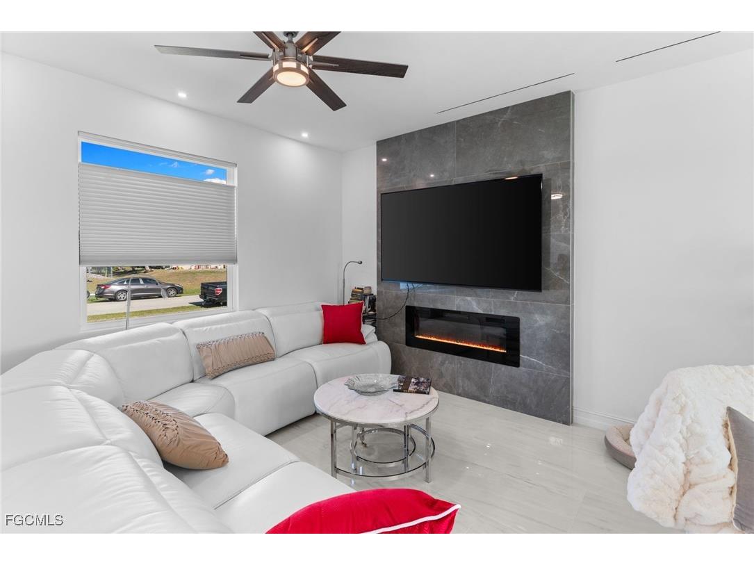 2617 42nd Street SW Lehigh Acres FL 33976 2025023671 image7