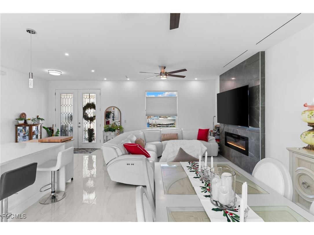 2617 42nd Street SW Lehigh Acres FL 33976 2025023671 image9