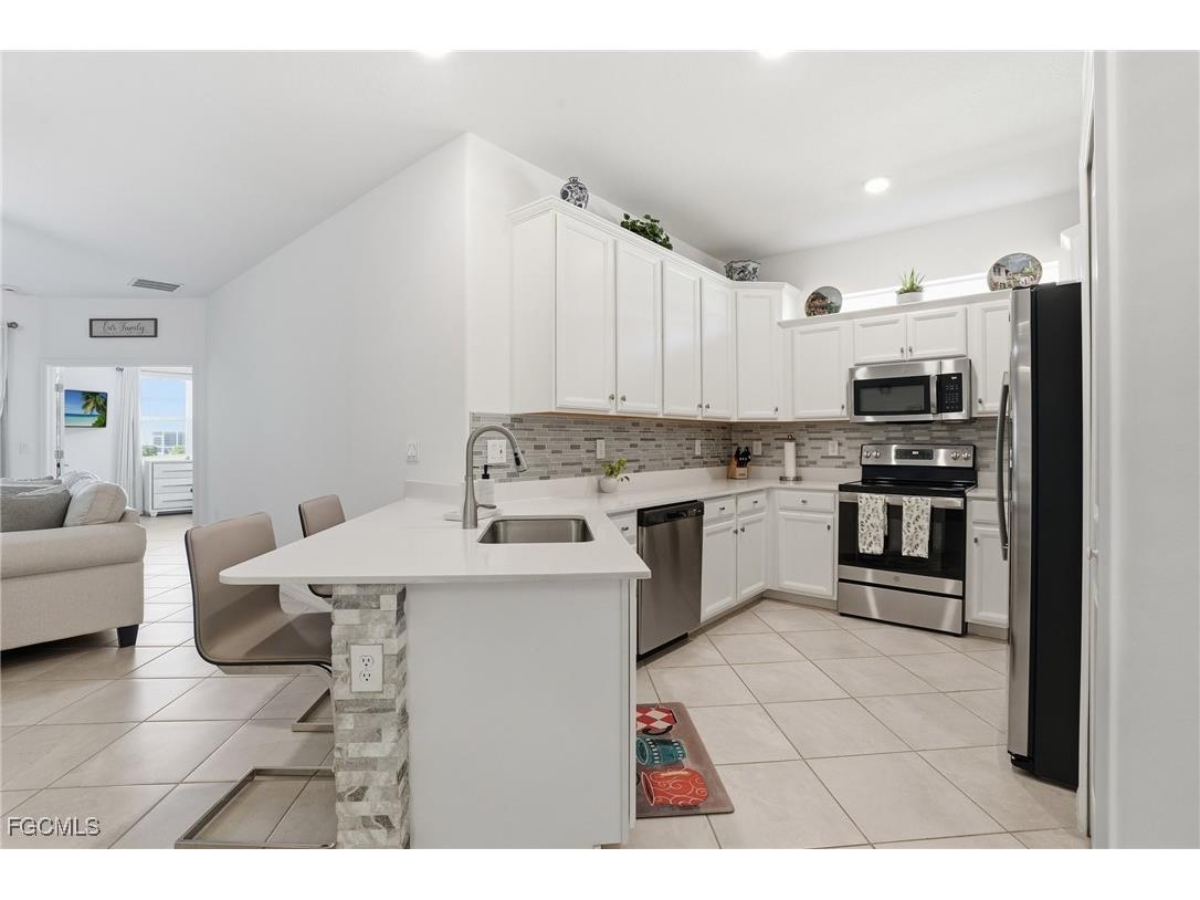 2617 Vine Avenue Naples FL 34120 2025020314 image5