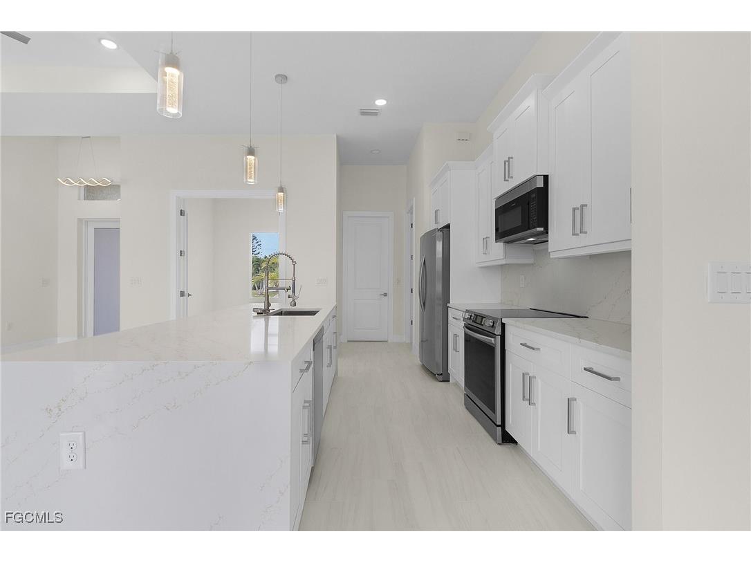 2619 NW 26th Terrace Cape Coral FL 33993 2025019552 image9