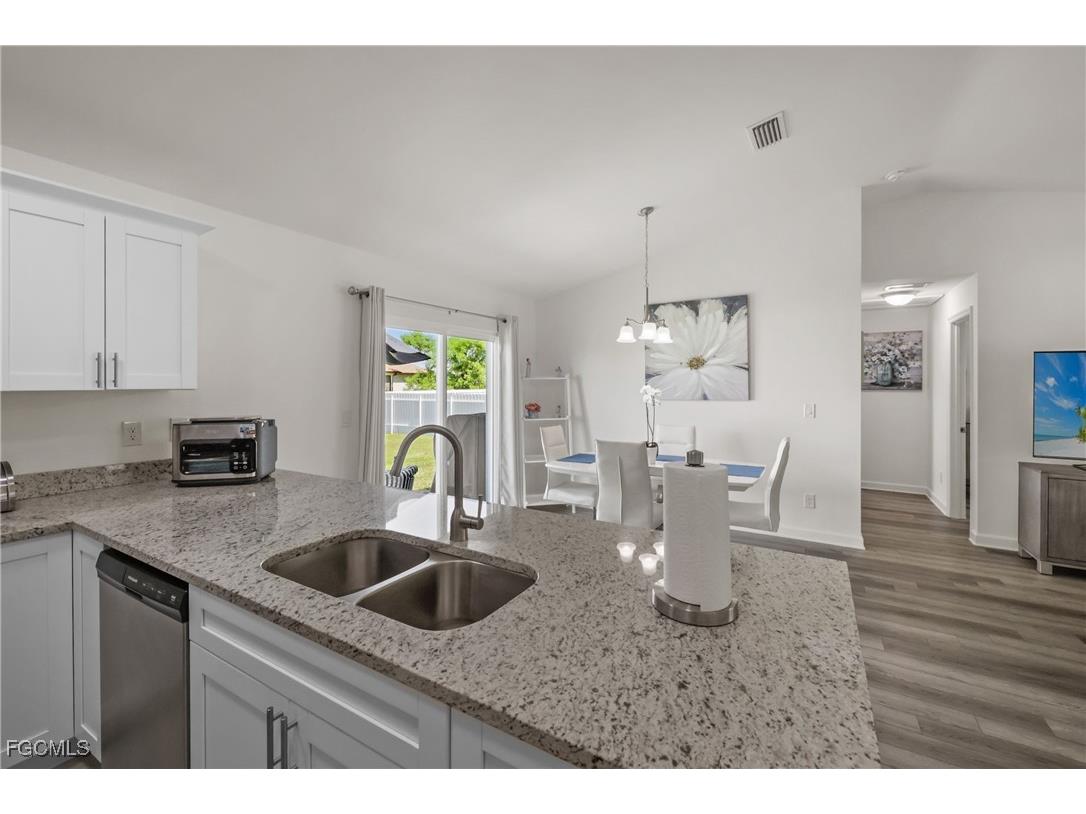 2620 NE 7th Place Cape Coral FL 33909 2025000239 image4